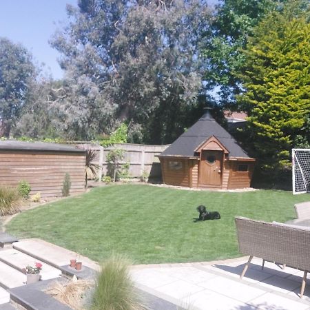 Beach House, With Bbq Lodge And Hot Tub! Bournemouth Luaran gambar
