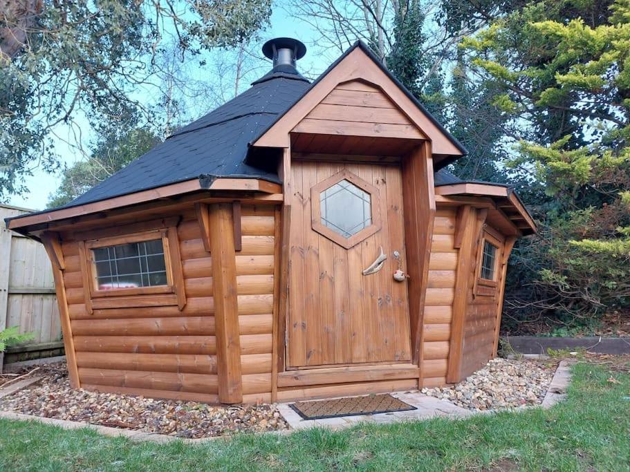 Beach House, With Bbq Lodge And Hot Tub! Bournemouth Luaran gambar