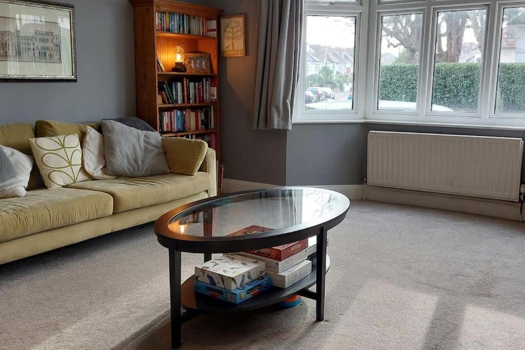 Beach House, With Bbq Lodge And Hot Tub! Bournemouth Luaran gambar