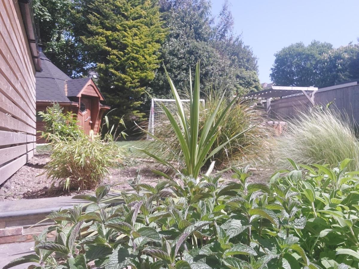 Beach House, With Bbq Lodge And Hot Tub! Bournemouth Luaran gambar
